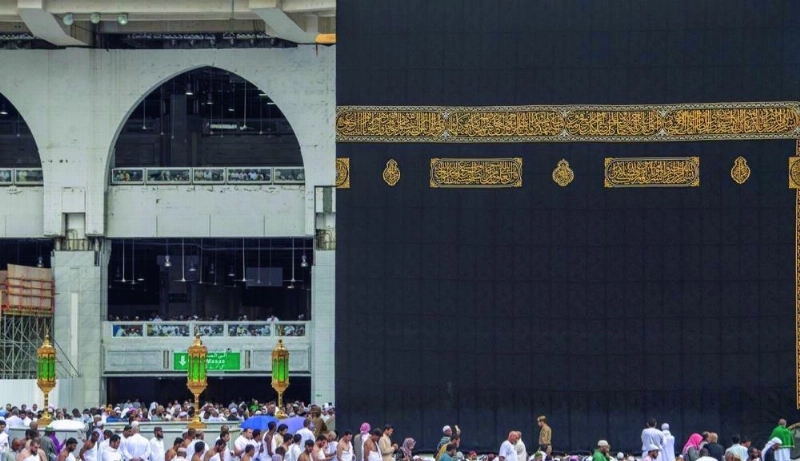 من صلاة الجمعة في المسجد الحرام (واس)