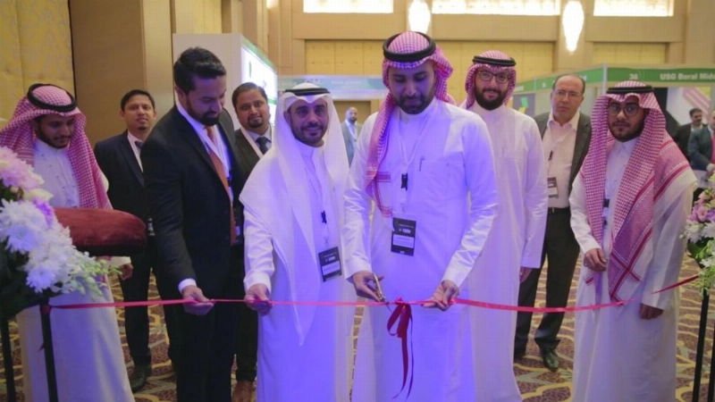 قص الشريط إيذانا بانطلاق الملتقى (مكة)
