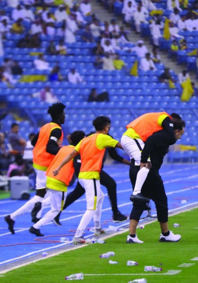 احتياطو الاتحاد يحتفلون مع سييرا بالفوز على النصر (الدوري السعودي)