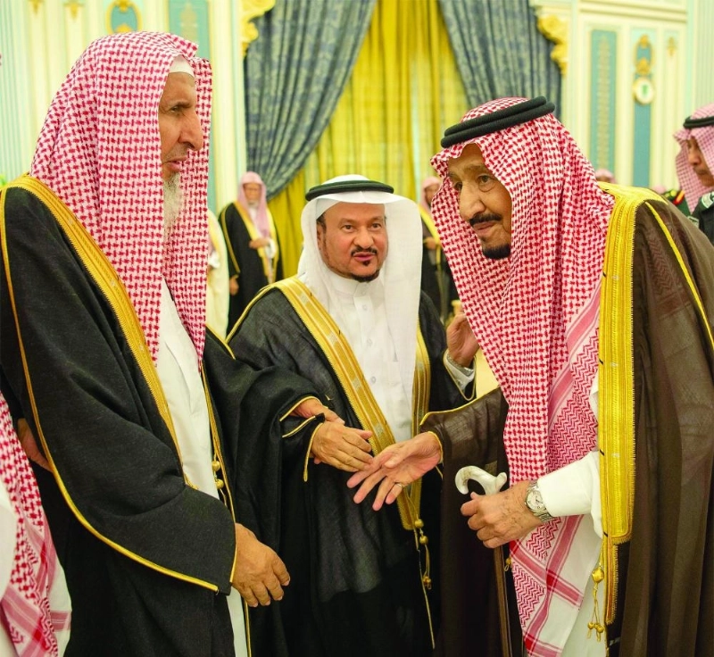 خادم الحرمين الشريفين خلال الاستقبال