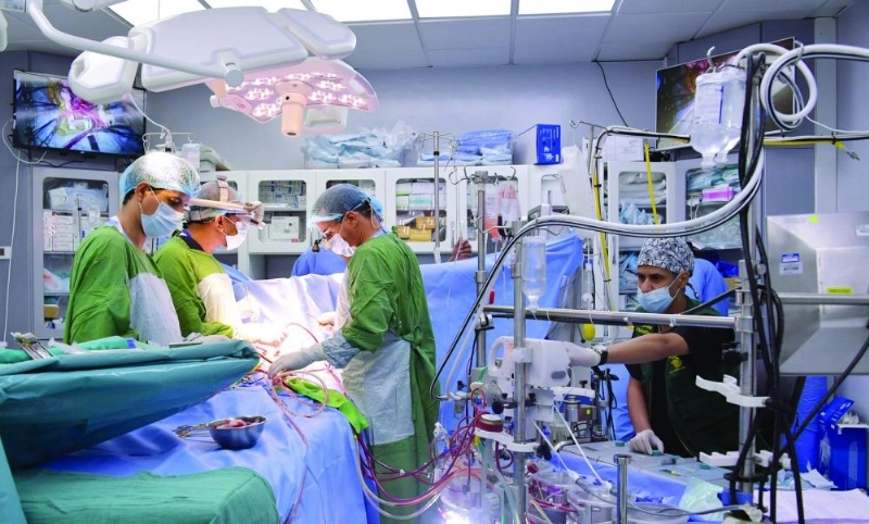 عملية قلب مفتوح لأحد أطفال اليمن