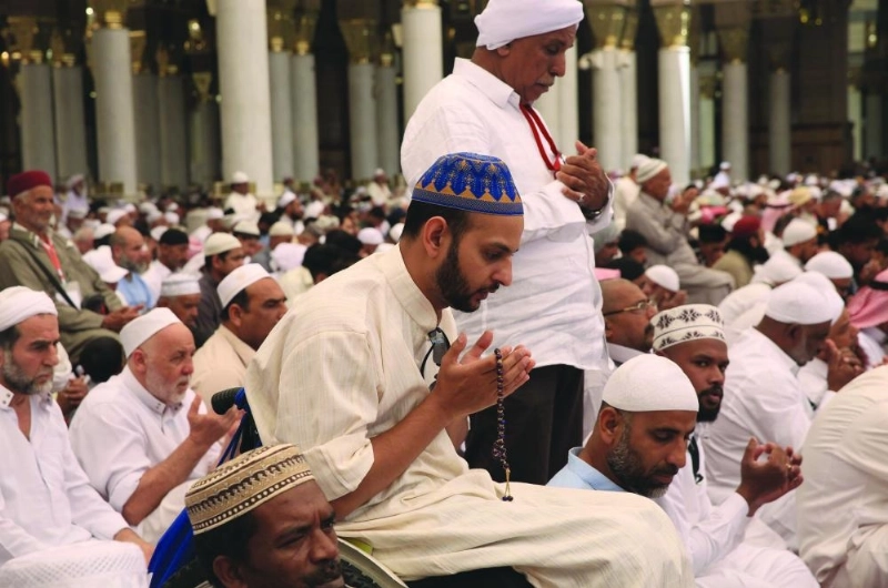 من صلاة الجمعة في المسجد النبوي (واس)
