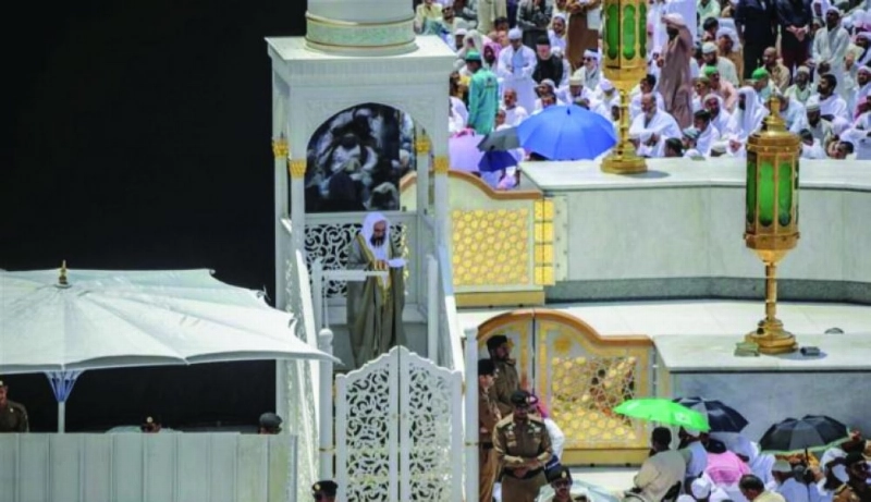 من صلاة الجمعة في المسجد الحرام (واس)