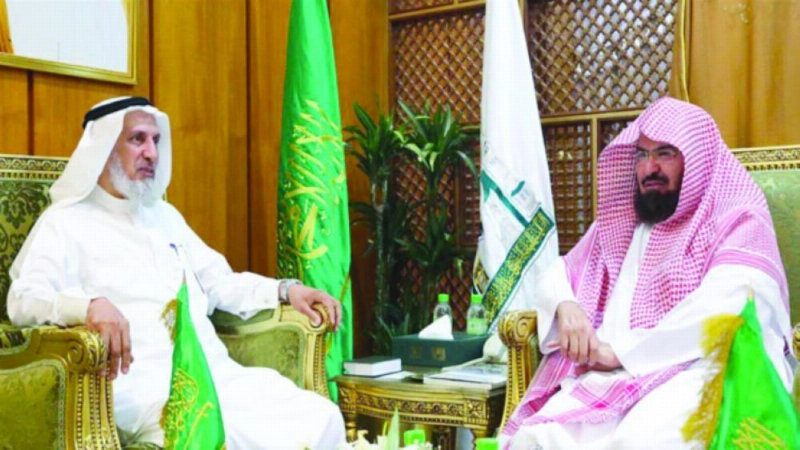 عبدالرحمن السديس وعبدالله بافيل خلال اللقاء (مكة)