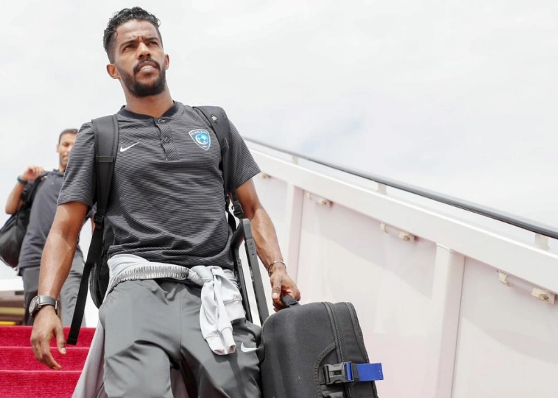 بعثة الهلال لحظة وصولها إلى أبوظبي (إعلامي الهلال)