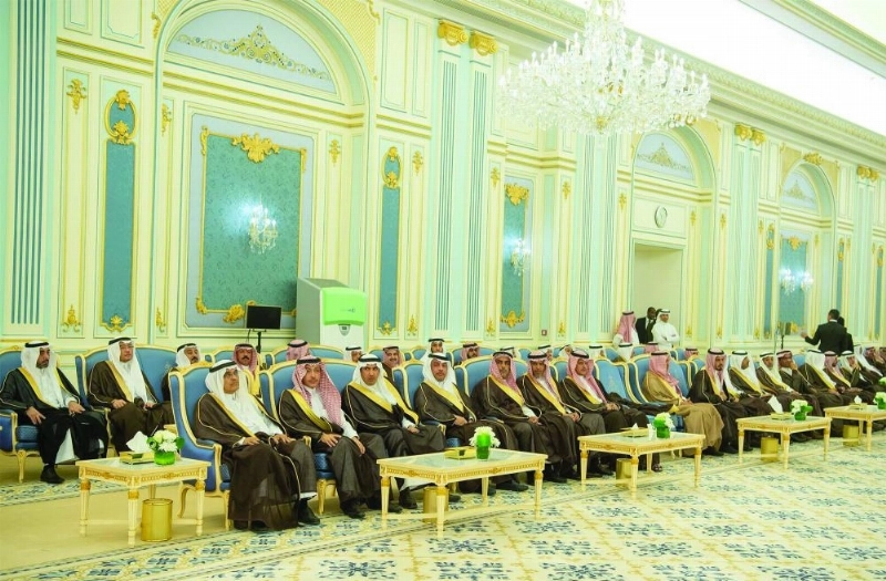 عدد من كبار المسؤولين خلال اللقاء