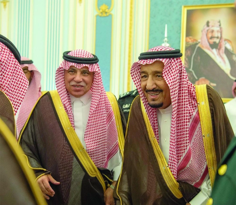 خادم الحرمين خلال الاستقبال بحضور ماجد القصبي