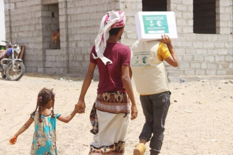 المركز يواصل توزيع السلال الغذائية