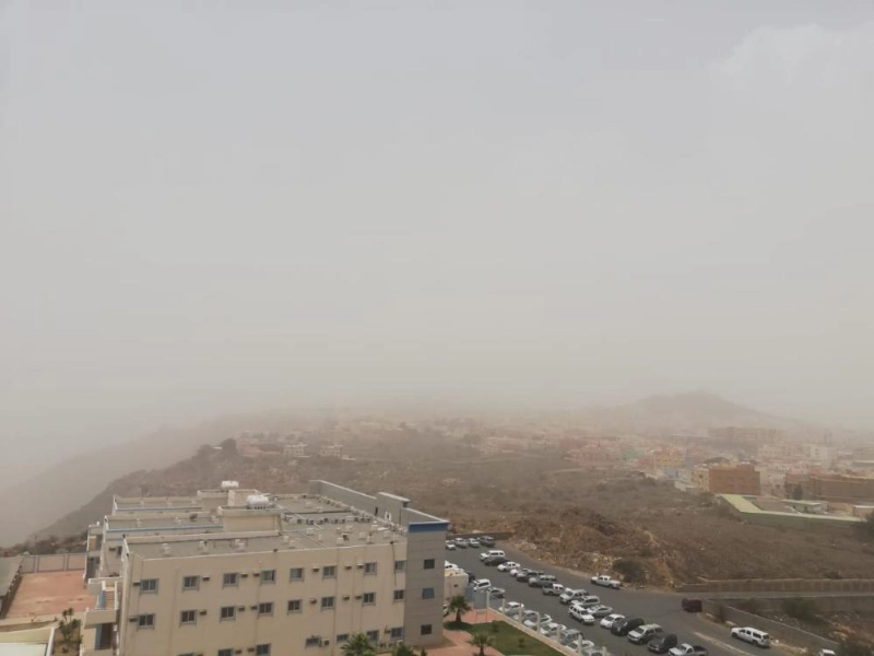 موجة الغبار في سماء أبها (مكة)