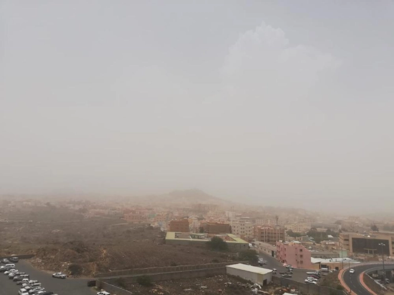 موجة الغبار في سماء أبها (مكة)
