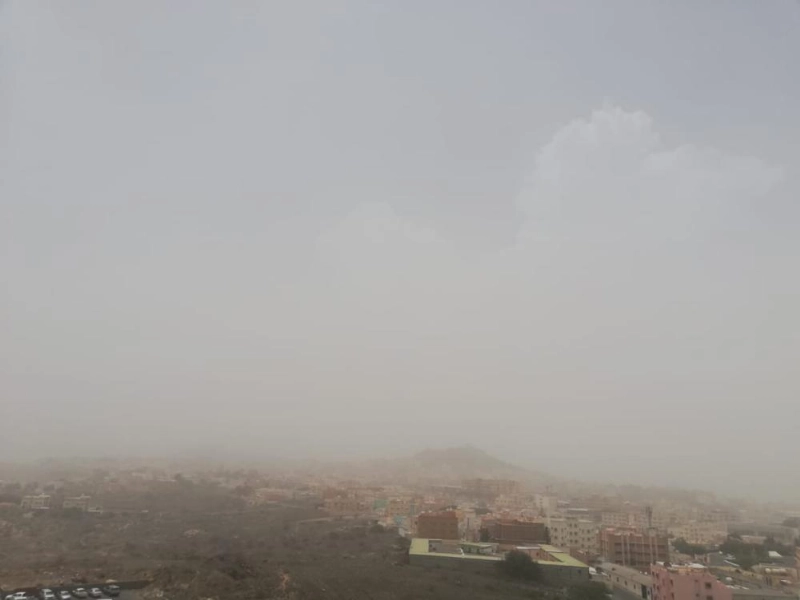 موجة الغبار في سماء أبها (مكة)