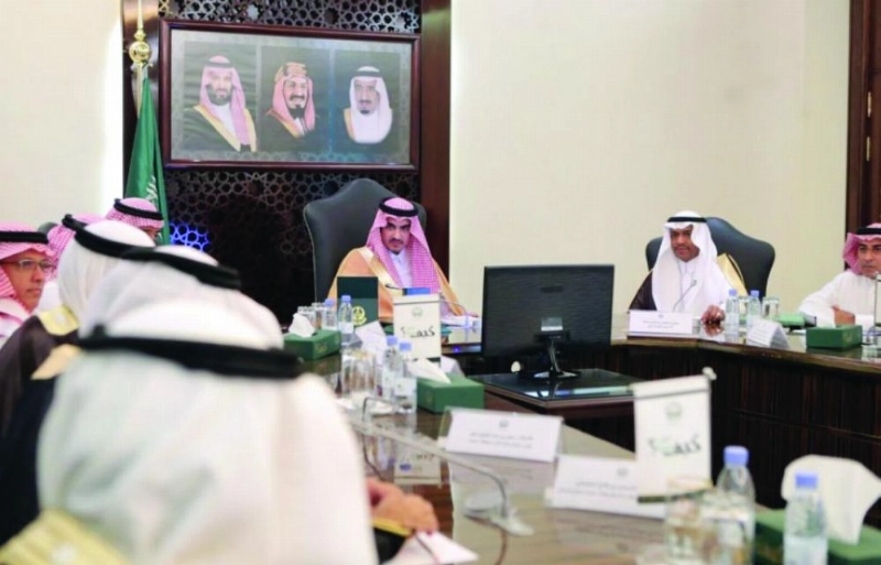 بدر بن سلطان خلال ترؤسه الاجتماع (مكة)