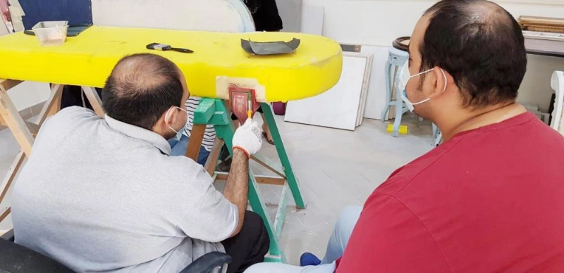 من ورشة إعادة تأهيل الأثاث (مكة)