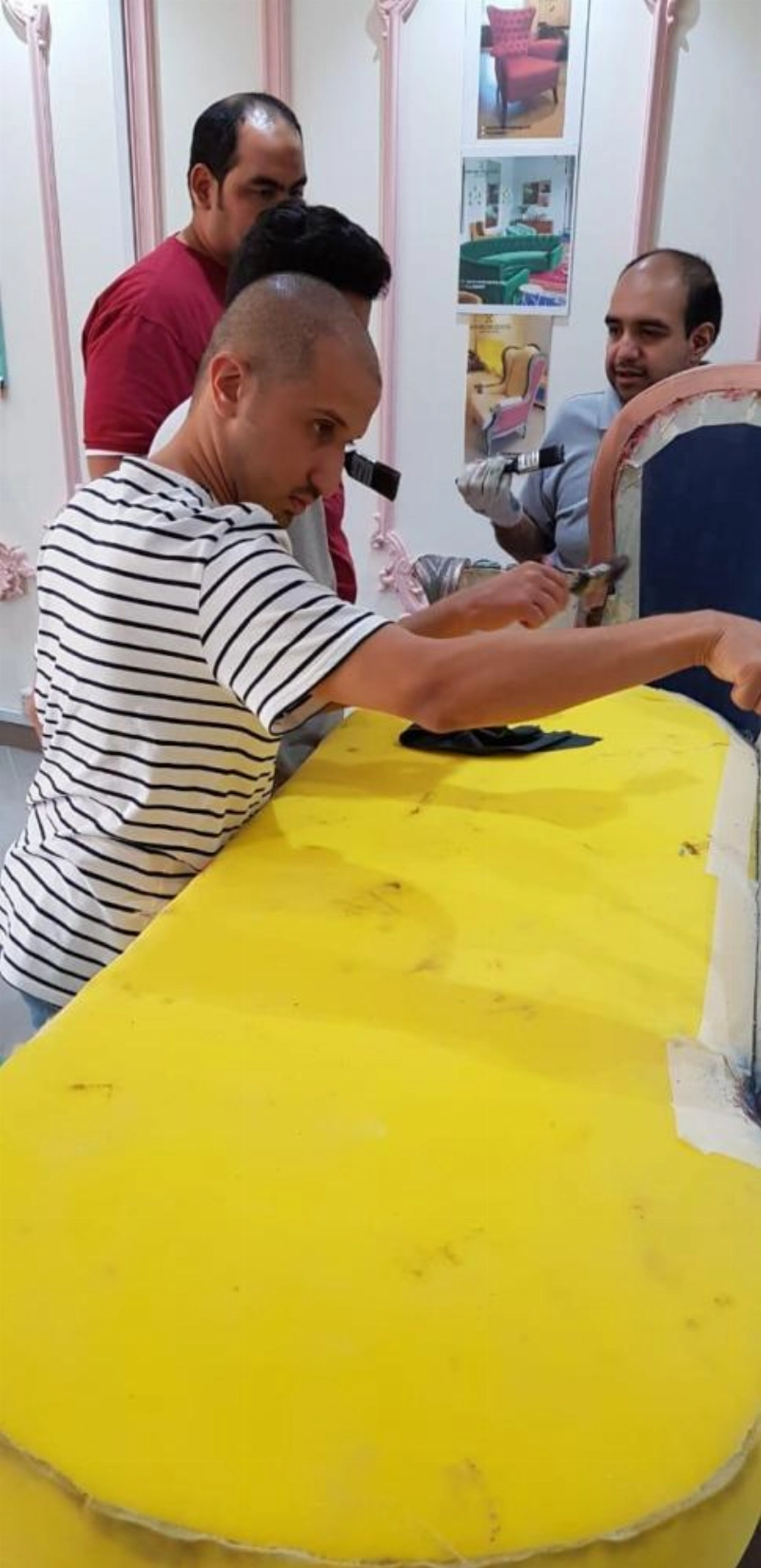 من ورشة إعادة تأهيل الأثاث (مكة)