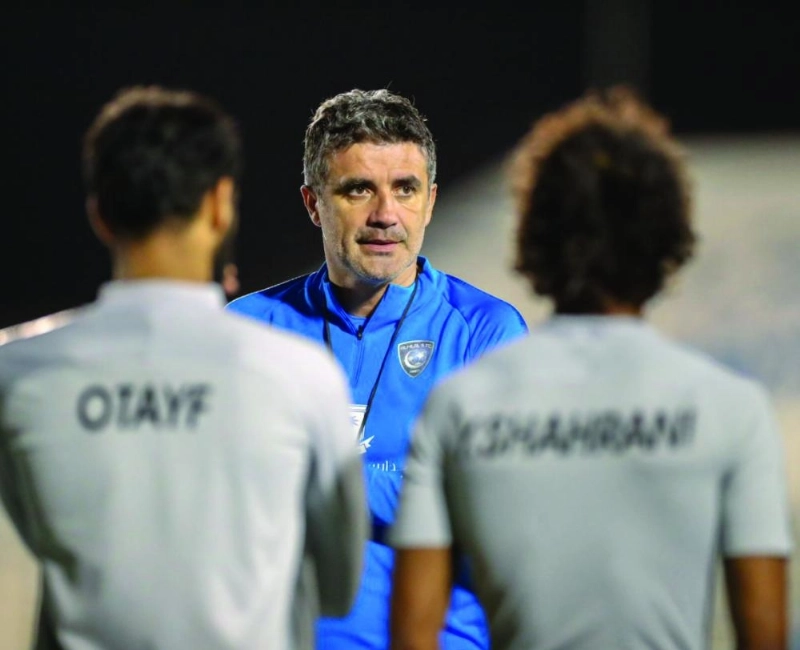 زوران يحفز لاعبيه (إعلامي الهلال)