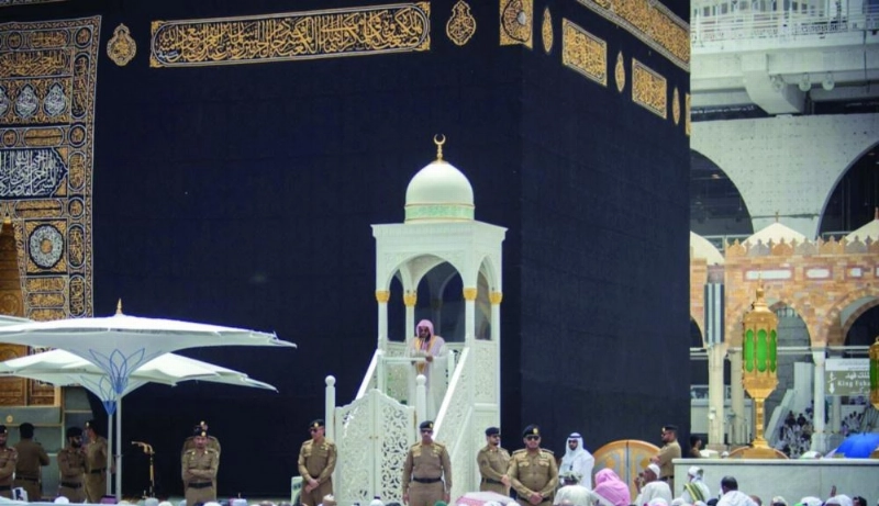 من صلاة الجمعة بالمسجد الحرام (واس)