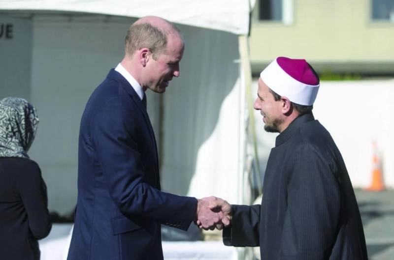 الأمير وليام وإمام مسجد النور (د ب أ)
