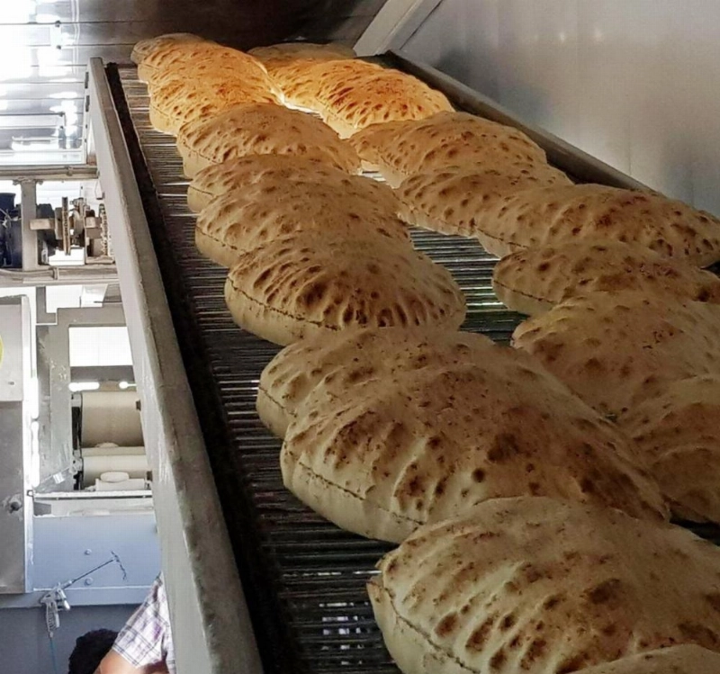 أحد خطوط إنتاج الخبز (مكة)