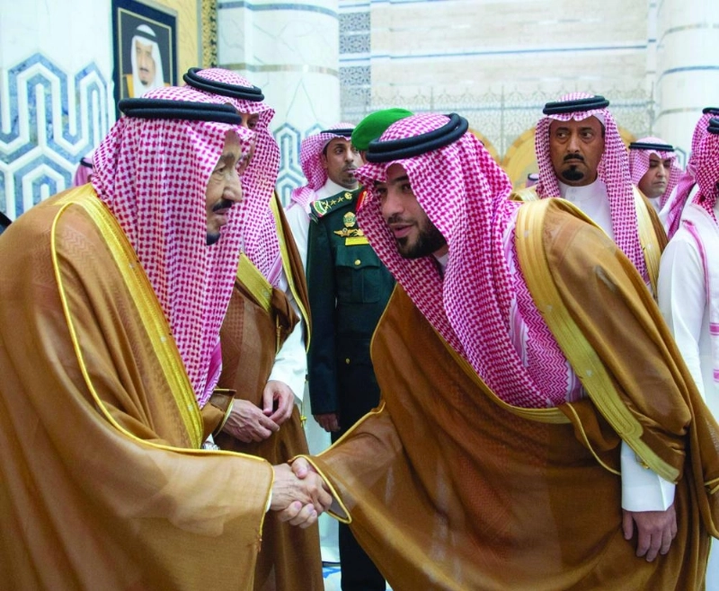 الملك سلمان لدى وصوله جدة (واس)