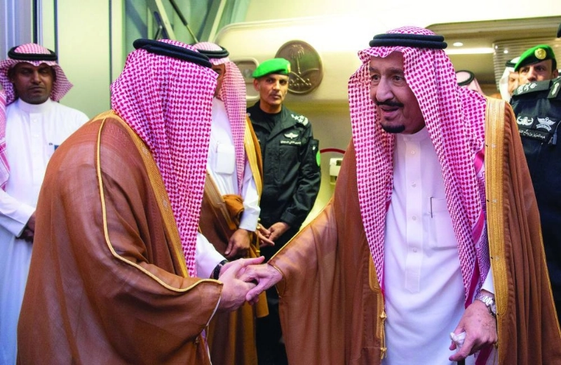 الملك سلمان لدى وصوله جدة (واس)
