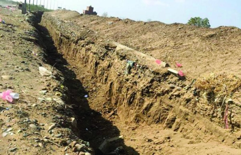 حفر الخنادق بالحديدة (مكة)