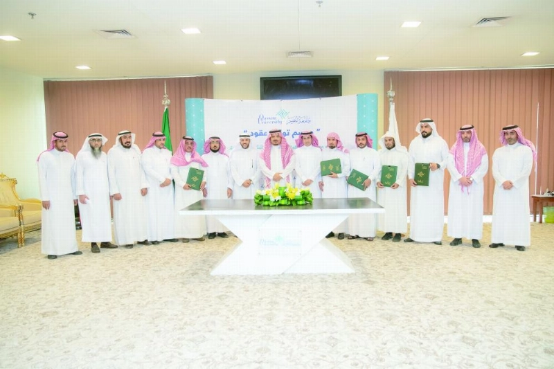 جماعية مع ممثلي الشركات بعد التوقيع (مكة)