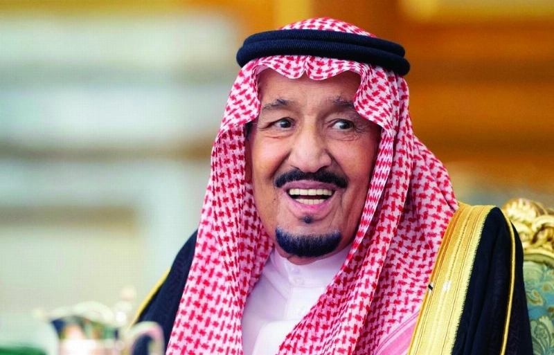 الملك سلمان لدى ترؤسه جلسة مجلس الوزراء في قصر السلام بجدة أمس الأول (واس)