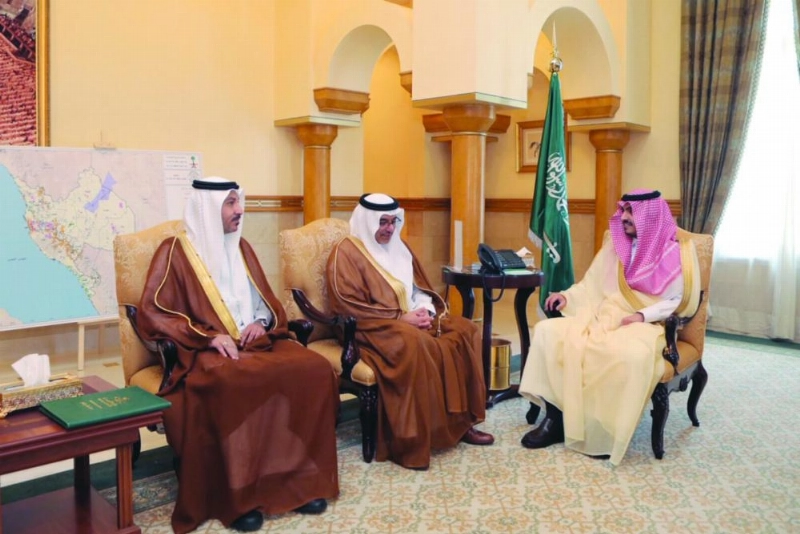 بدر بن سلطان خلال استقباله هاني جوخدار (مكة)