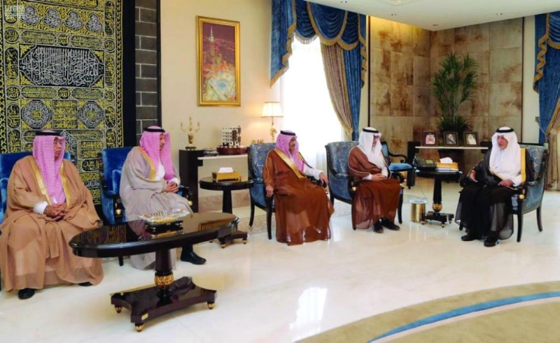 خالد الفيصل لدى استقباله رئيس وأعضاء المجلس الجديد لغرفة جدة (مكة)