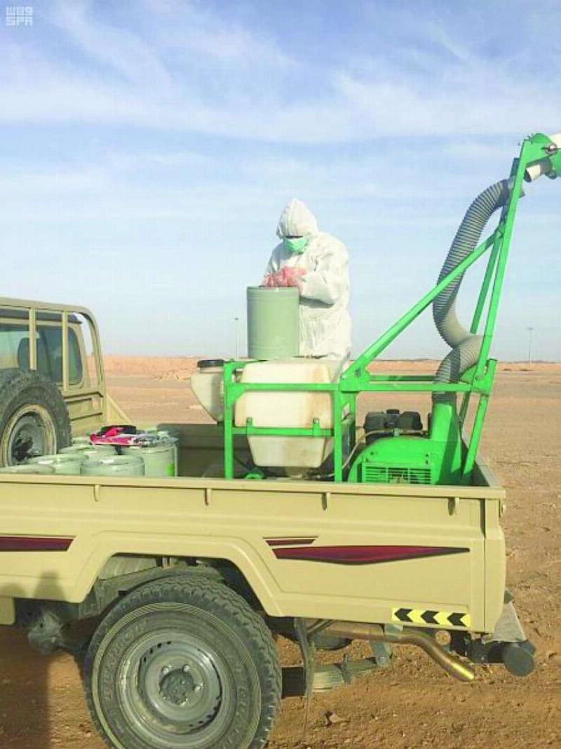 إحدى فرق مكافحة الجراد