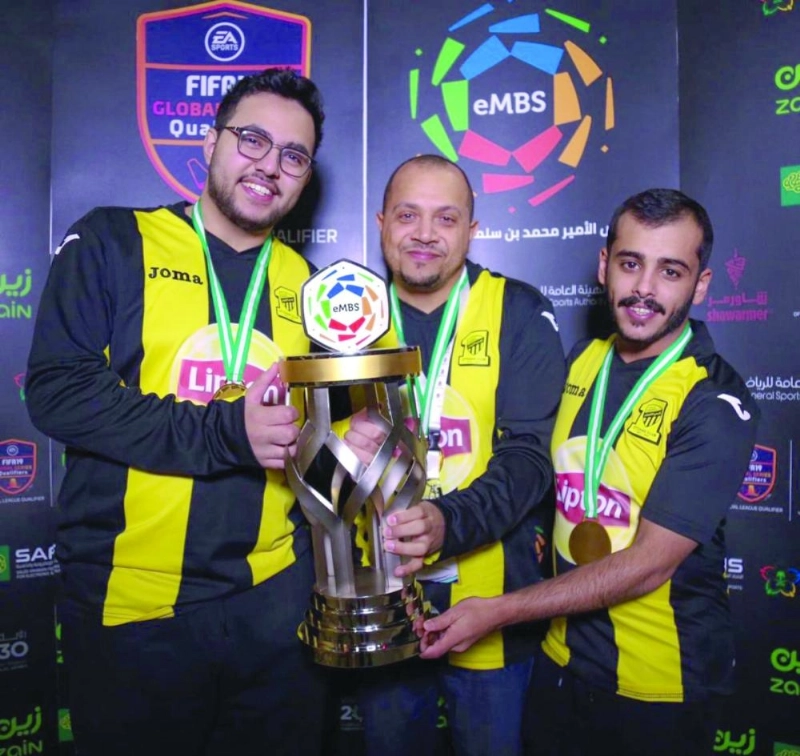 تتويج الاتحاد بالكأس أمس (إعلامي الاتحاد)