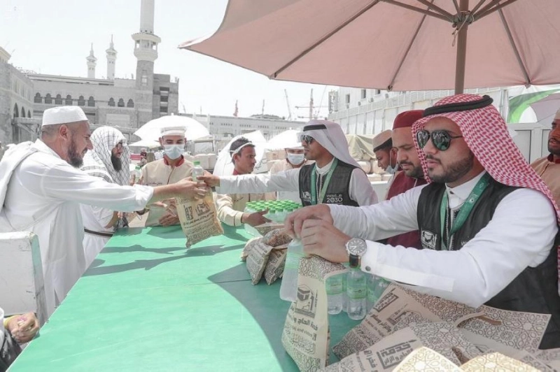 جانب من الخدمات المقدمة في المسجد الحرام ( مكة )