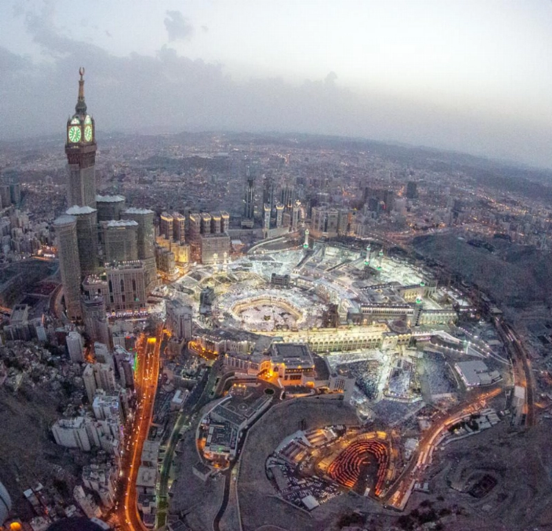 طلعات جوية تشمل بيت الله الحرام والمناطق المحيطة به والطرق المؤدية إليه (أحمد بارجاء)
