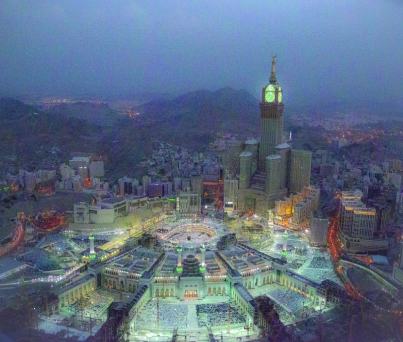 طلعات جوية تشمل بيت الله الحرام والمناطق المحيطة به والطرق المؤدية إليه (أحمد بارجاء)