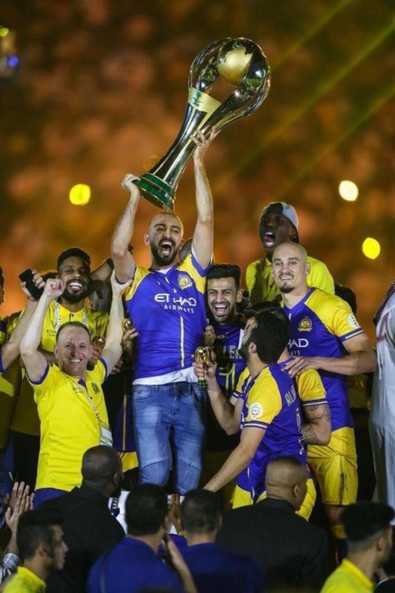 محمد السهلاوي خلال تتويج النصر بدوري الأمير محمد بن سلمان للمحترفين
