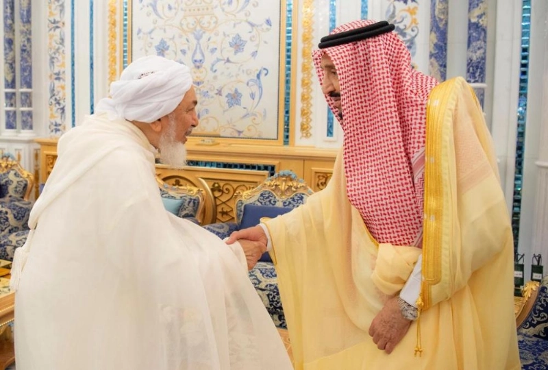 الملك سلمان بن عبدالعزيز و الشيخ عبدالله بن بيّه