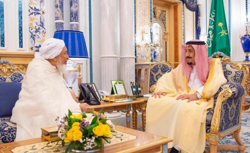 الملك سلمان بن عبدالعزيز و الشيخ عبدالله بن بيّه