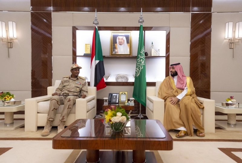 الأمير محمد بن سلمان خلال لقائه محمد حمدان (واس)