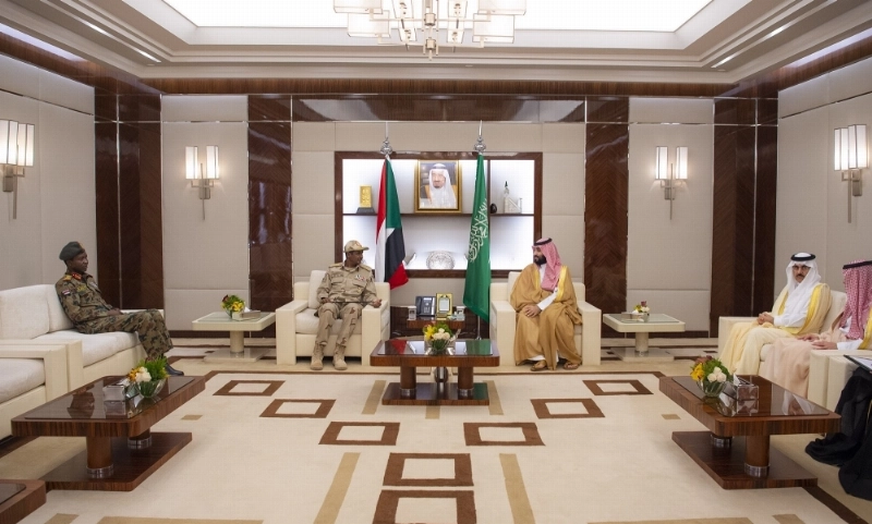 الأمير محمد بن سلمان خلال لقائه محمد حمدان (واس)