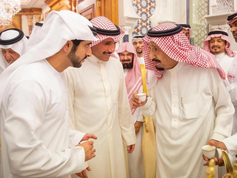 خادم الحرمين الشريفين خلال استقباله ولي عهد دبي ورئيس مجلس الأمة الكويتي وأصحاب الفضيلة العلماء والرئيس العام لشؤون المسجد الحرام والمسجد النبوي ووزير الحج والعمرة