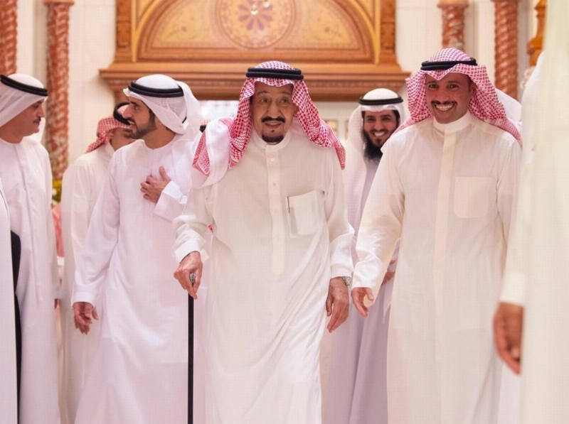 خادم الحرمين الشريفين خلال استقباله ولي عهد دبي ورئيس مجلس الأمة الكويتي وأصحاب الفضيلة العلماء والرئيس العام لشؤون المسجد الحرام والمسجد النبوي ووزير الحج والعمرة