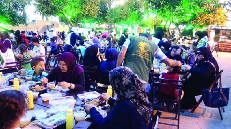 مائدة إفطار سعودية في لبنان (واس)