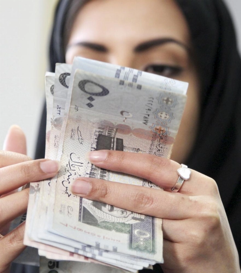 مصرفية سعودية تعمل في احد البنوك (مكة)