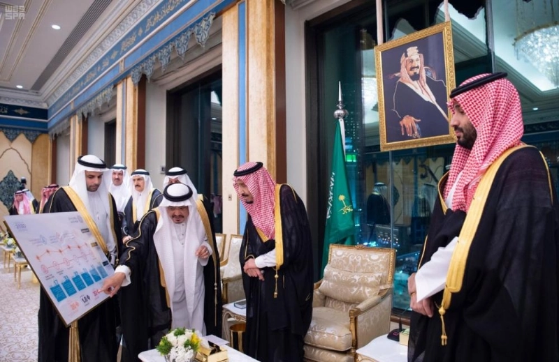 الملك سلمان خلال تدشين برنامج خدمة ضيوف الرحمن