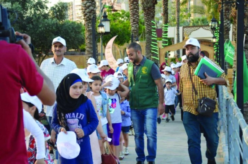 هدايا ووجبات إفطار من مركز الملك سلمان (واس)