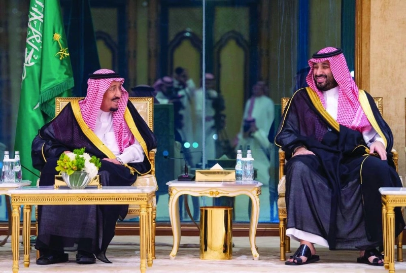 الملك سلمان والأمير محمد بن سلمان خلال التدشين
