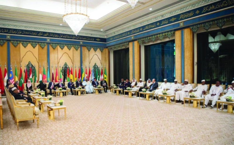 الملك سلمان والأمير محمد بن سلمان خلال استقبال الوفود
