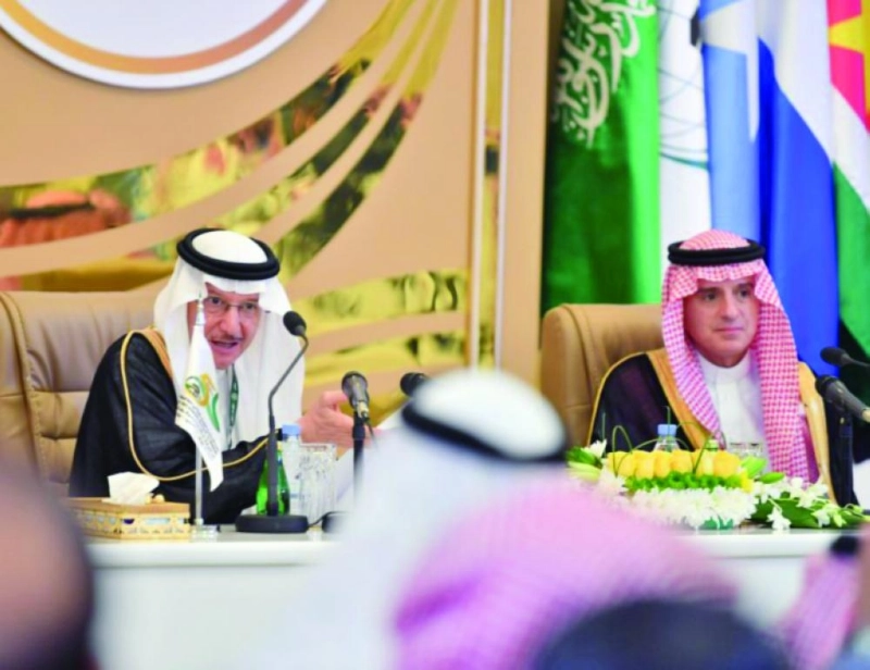 الجبير والعثيمين خلال المؤتمر (واس)