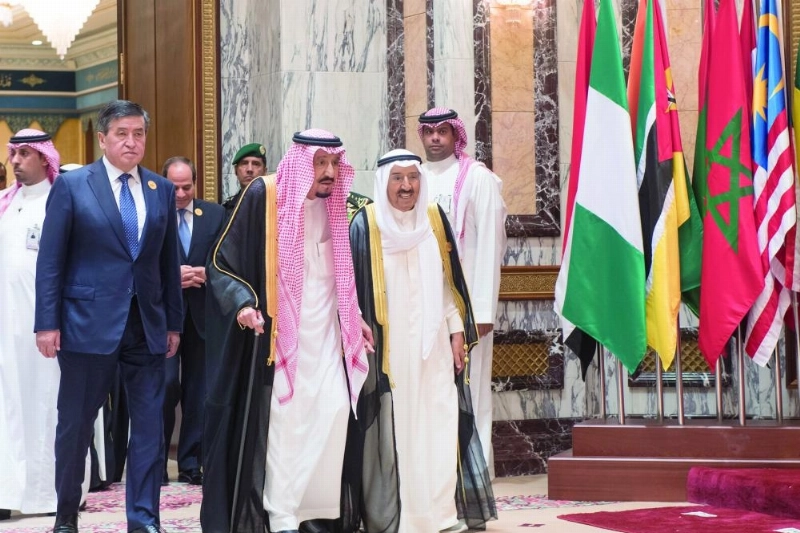 الملك سلمان مستقبلا أمير الكويت