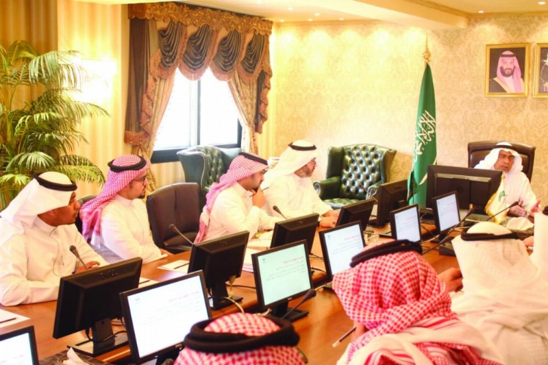 محمد القويحص خلال الاجتماع (مكة)